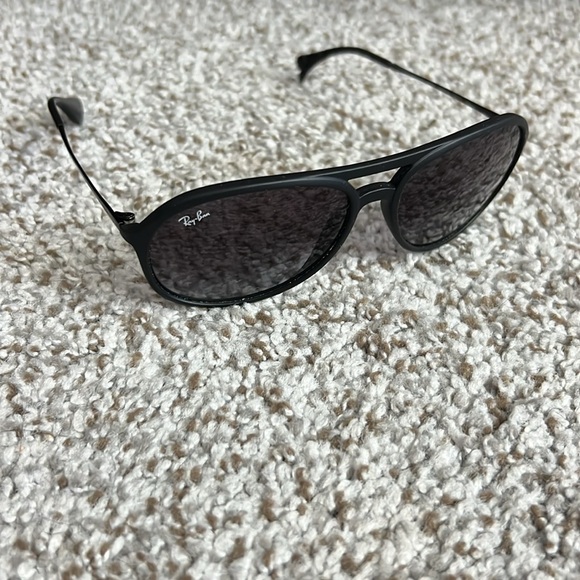 Authentic Ray-Ban sunglasses. - Picture 2 of 4